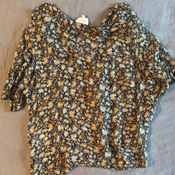 Floral Ruffle Blouse - Picture 4 of 4